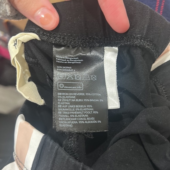 Black leggings with white and light pink stripes on the sides - Picture 4 of 5